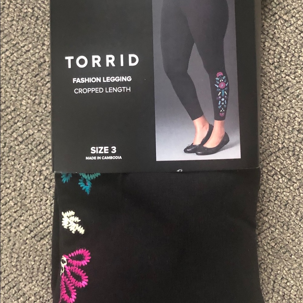 Torrid Fashion Cropped Leggings floral size 3